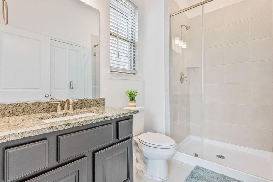 Downstairs ensuite bathroom
