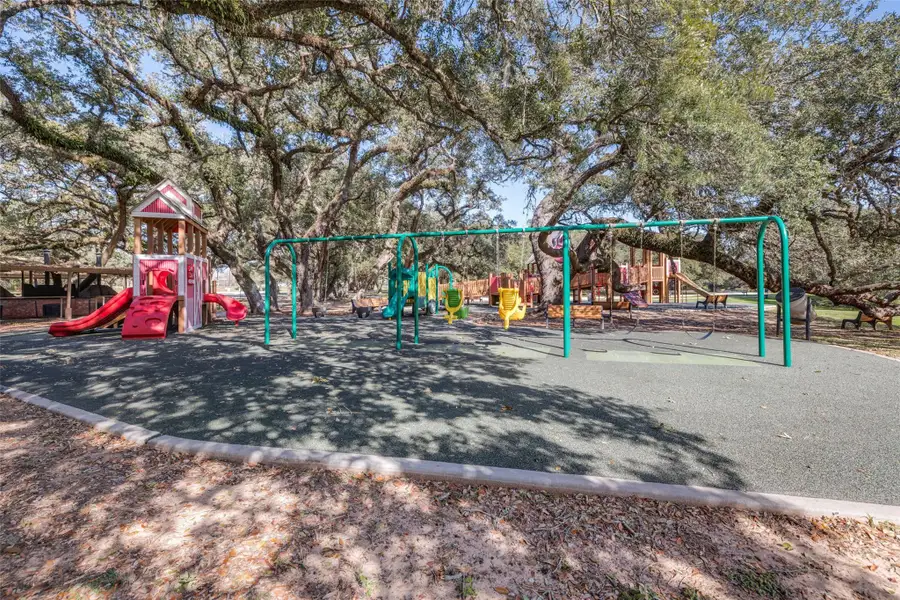 Community amenities in Valor Park: Cottage Collection, Bay City (Image 9).