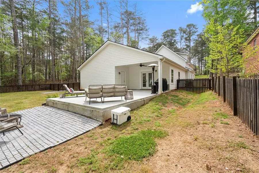 Exterior details and patio area of a home in Fairfield Plantation, Villa Rica (Image 4).