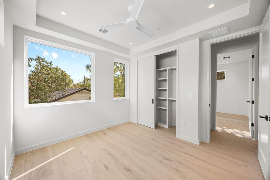 Spacious, unfurnished interior of a new home in , Austin (Image 20).