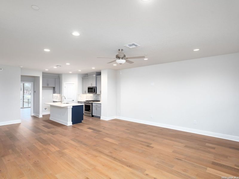 Spacious, unfurnished interior of a new home in , San Antonio (Image 16).