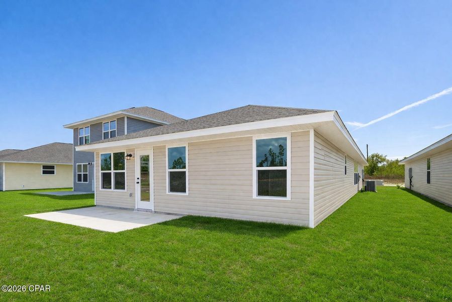 Exterior details and patio area of a home in Fox Glenn, Panama City (Image 3).