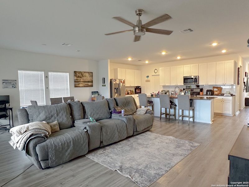 Furnished interior view inside a new home in Silos: Barrington Collection, San Antonio (Image 8).