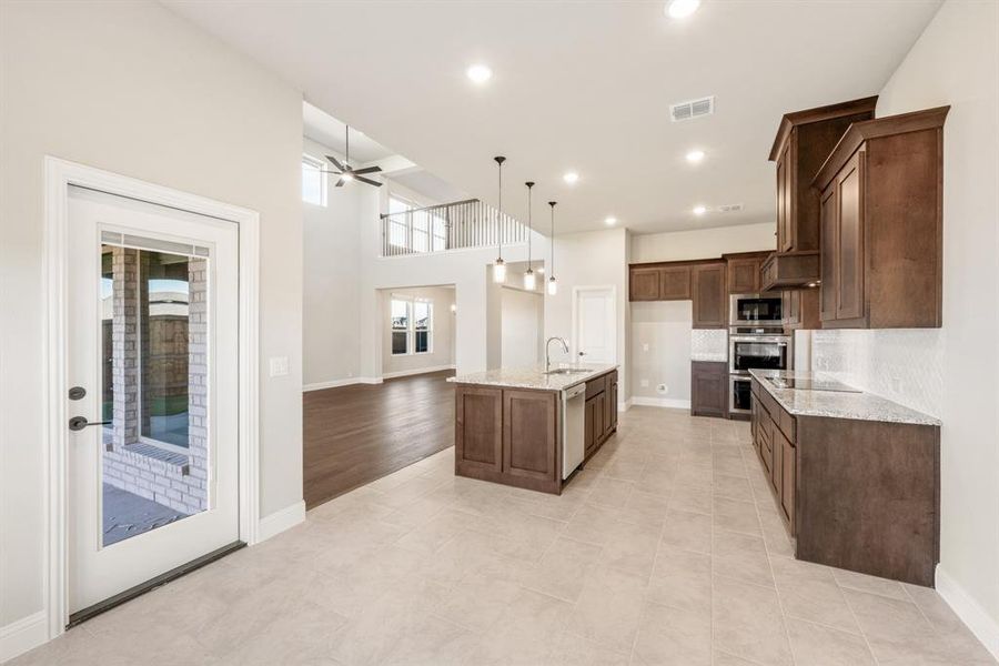Furnished interior view inside a new home in Somerset, Venus (Image 30).
