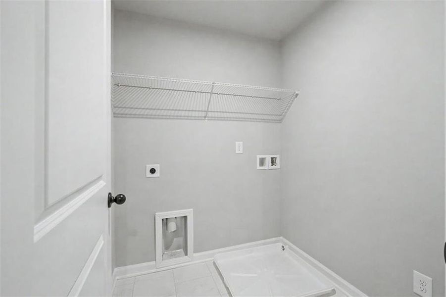 Spacious, unfurnished interior of a new home in Sawmill Creek, Mableton (Image 30).