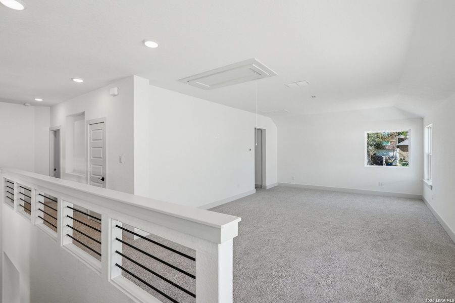 Spacious, unfurnished interior of a new home in Buffalo Crossing, Cibolo (Image 19).