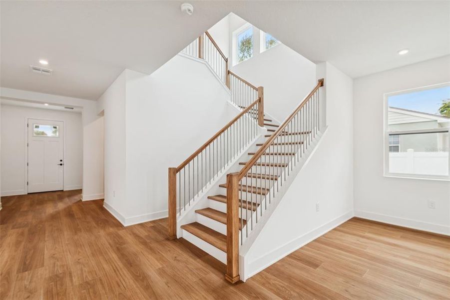 Spacious, unfurnished interior of a new home in , Tampa (Image 23).