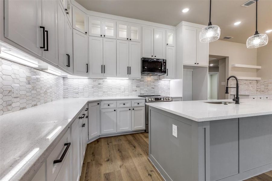 Furnished interior view inside a new home in , Dallas (Image 7).