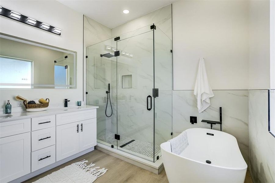 Furnished interior view inside a new home in , Largo (Image 31).