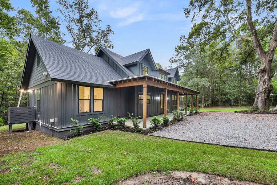 Exterior details and patio area of a home in , Johns Island (Image 4).