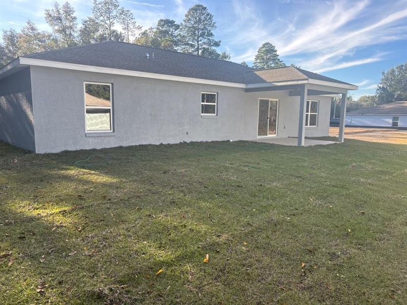 Exterior details and patio area of a home in , Dunnellon (Image 4).
