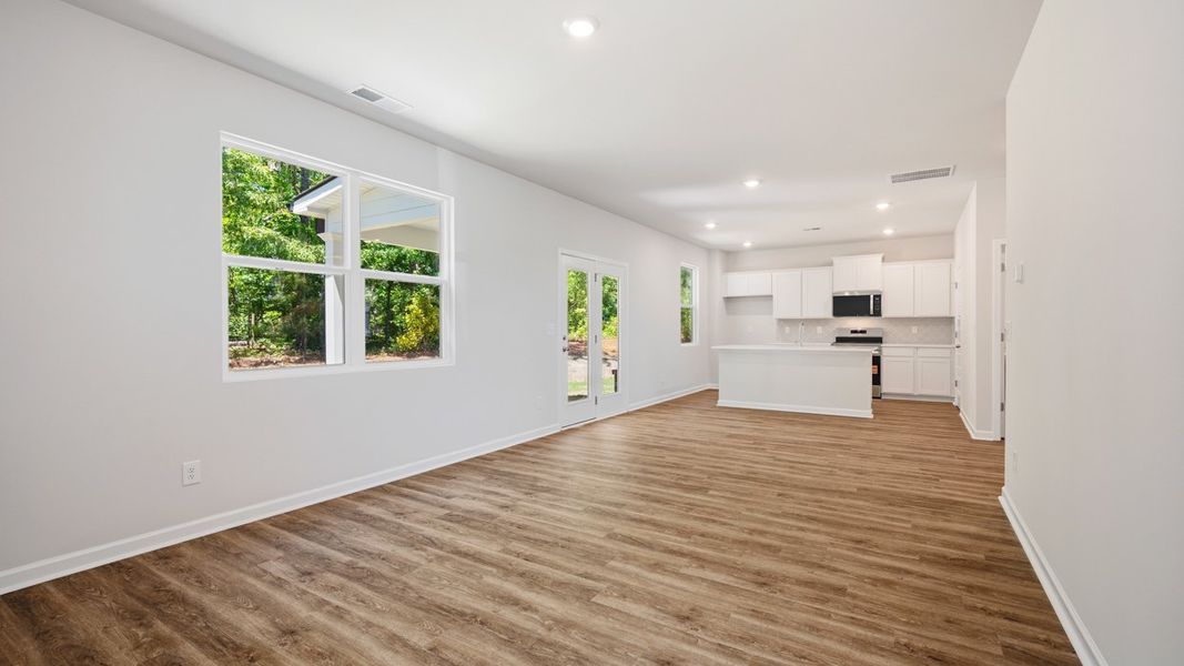 Spacious, unfurnished interior of a new home in Kingston Ranch at Lake Oconee, Buckhead (Image 20).