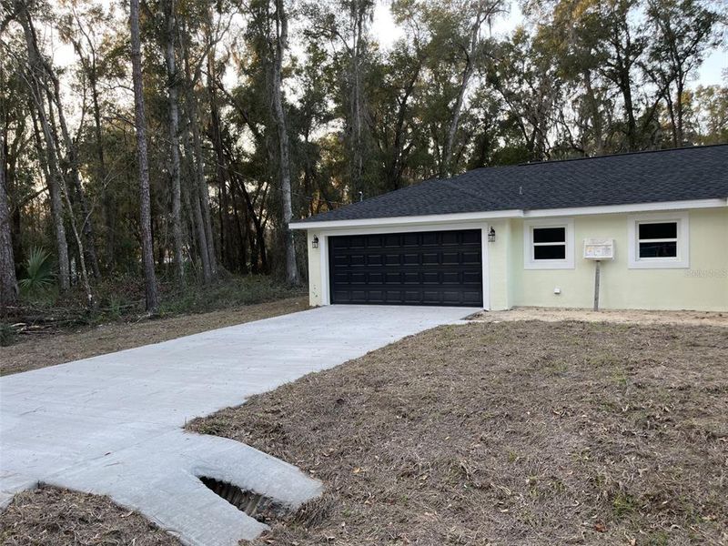 Exterior details and patio area of a home in , Ocklawaha (Image 19).