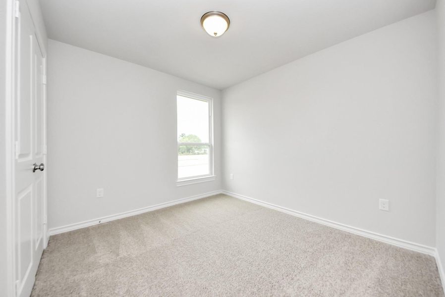 Spacious, unfurnished interior of a new home in The Enclave at Spring Branch, Conroe (Image 36).