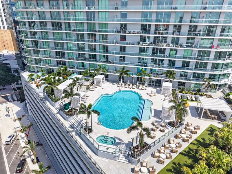 Condo located in St. Petersburg, FL showcasing its design and architecture (Image 31). Condo located in St. Petersburg, FL showcasing its design and architecture (Image 31).