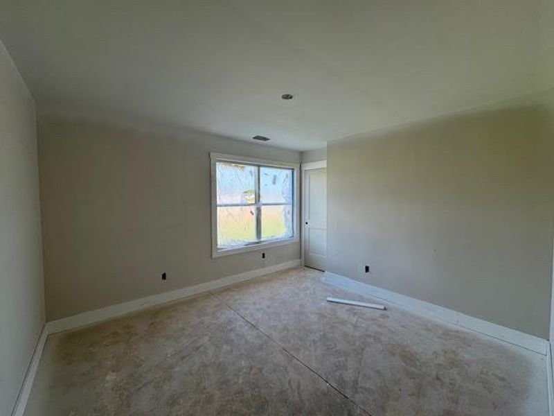 Spacious, unfurnished interior of a new home in , Hartwell (Image 9).
