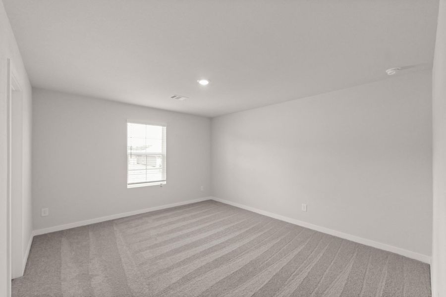 Spacious, unfurnished interior of a new home in Lakes at Crockett Martin, Conroe (Image 31).