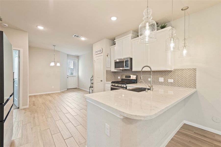 Furnished interior view inside a new home in , Pasadena (Image 10).