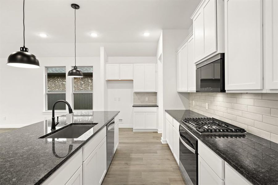 7502 Prairie Holly- Kitchen-5