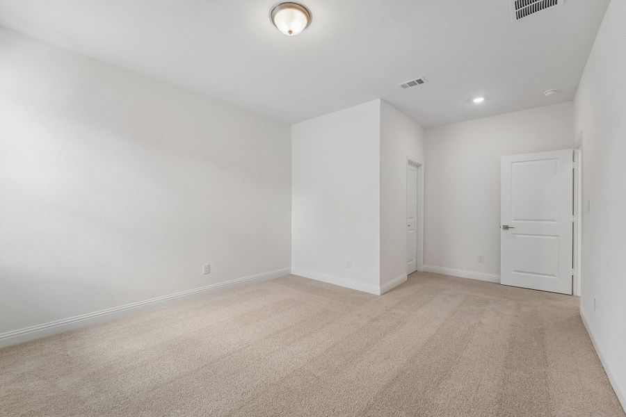 Spacious, unfurnished interior of a new home in Evergreen 70', Conroe (Image 32).