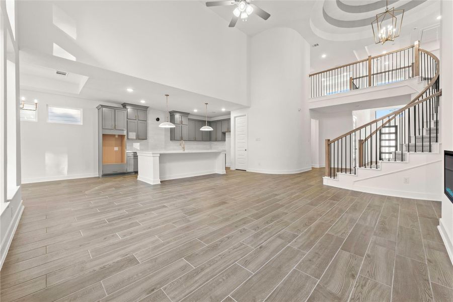 Representative image. Features, specifications, selections and colors may vary. Representative image. Features, specifications, selections and colors may vary.