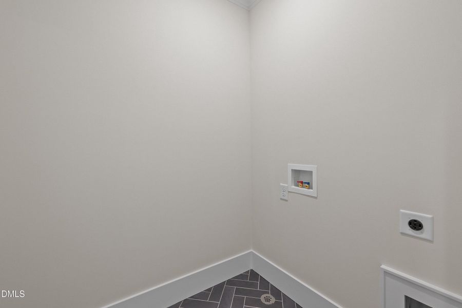 38-221 S West St_2032