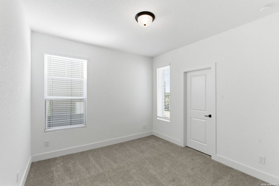 Spacious, unfurnished interior of a new home in Rose Hill, San Antonio (Image 22).