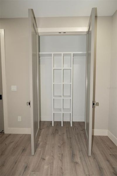 Spacious, unfurnished interior of a new home in , Tampa (Image 30).