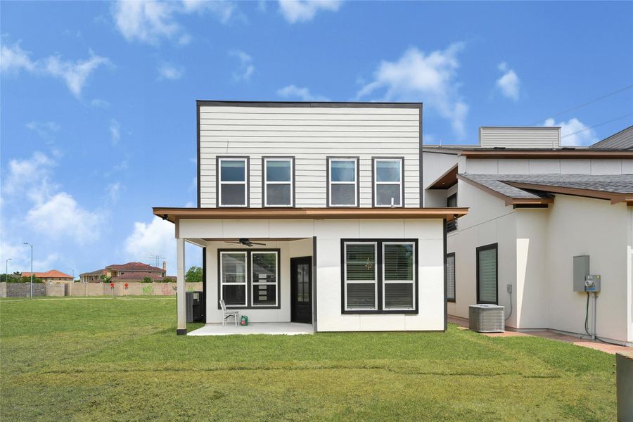 Exterior details and patio area of a home in , Houston (Image 25).