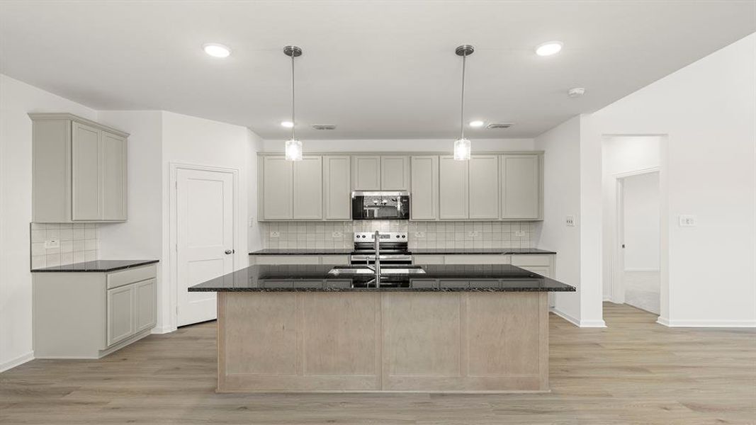 04. 1632 Edgeway - Kitchen