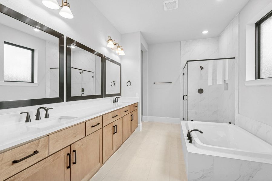 Furnished interior view inside a new home in Sienna 65' Homesites, Missouri City (Image 3).