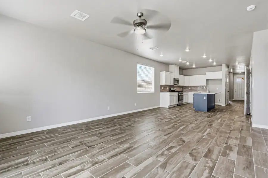 Spacious, unfurnished interior of a new home in Paseo del Este, El Paso (Image 24). Spacious, unfurnished interior of a new home in Paseo del Este, El Paso (Image 24).