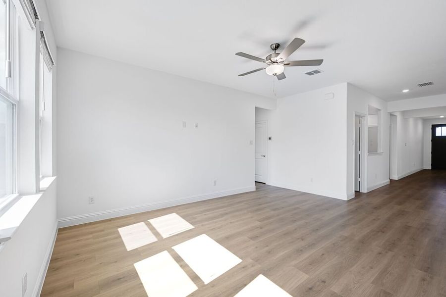 Spacious, unfurnished interior of a new home in Madero 50s, Fort Worth (Image 24). Spacious, unfurnished interior of a new home in Madero 50s, Fort Worth (Image 24).