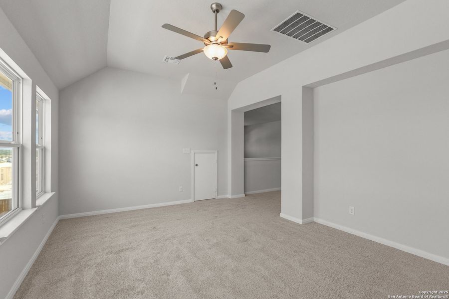 Spacious, unfurnished interior of a new home in Mayfair 50', New Braunfels (Image 25).