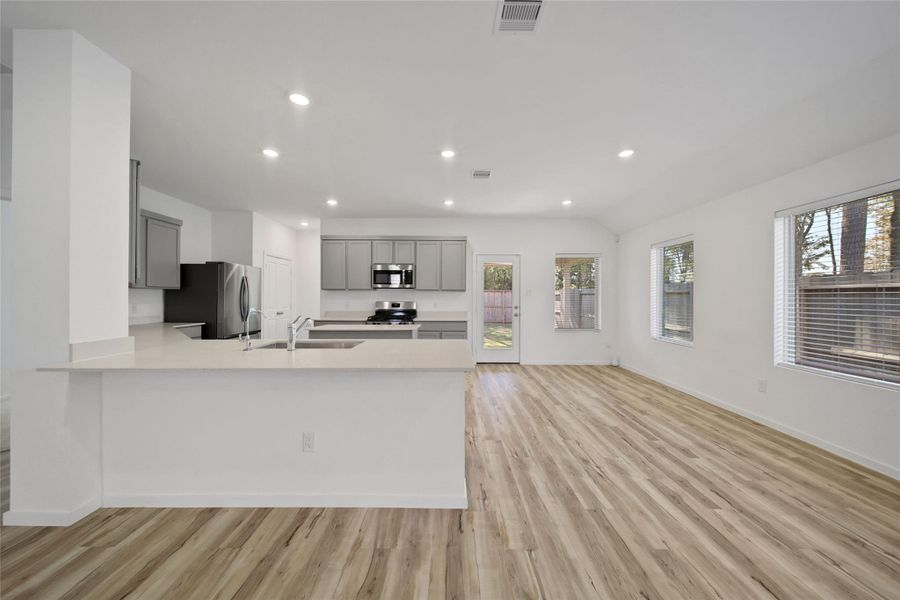 Image 44 of a home in The Highlands: Richmond Collections.