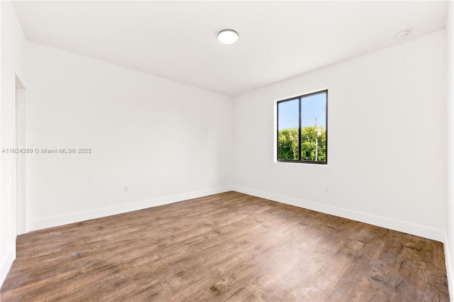 Spacious, unfurnished interior of a new home in , Florida City (Image 27).