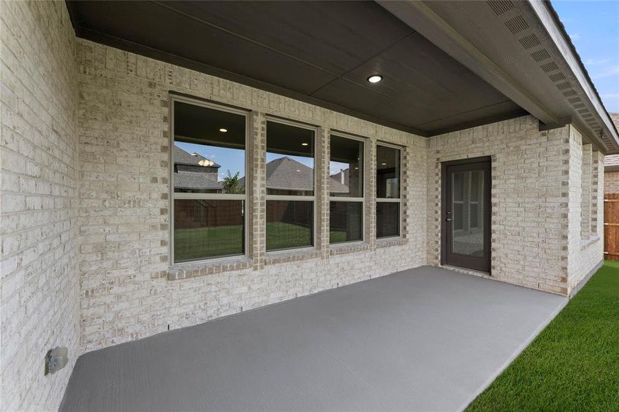 1111 Worthington-Patio-1