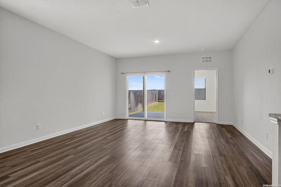 Spacious, unfurnished interior of a new home in Hennersby Hollow, San Antonio (Image 23).