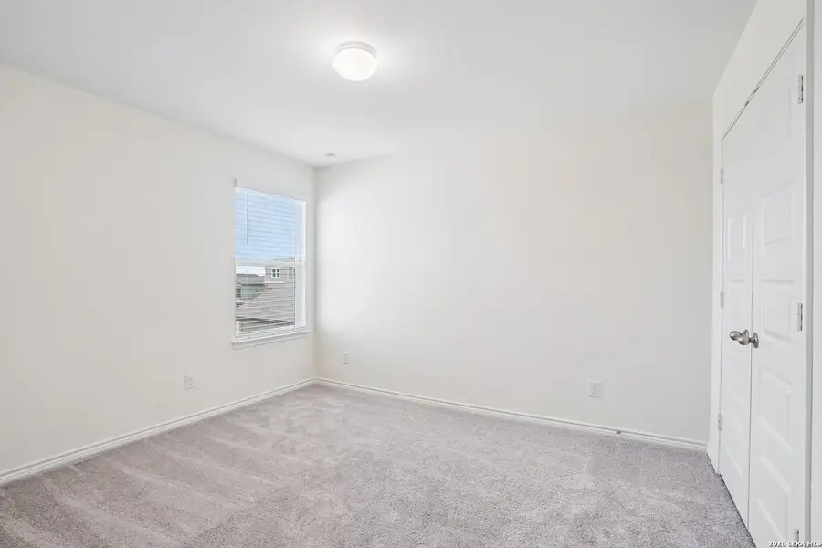 Spacious, unfurnished interior of a new home in Medina Crossing, Von Ormy (Image 30).