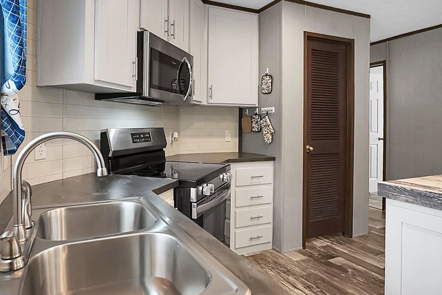 Furnished interior view inside a new home in , Bonneau (Image 33).