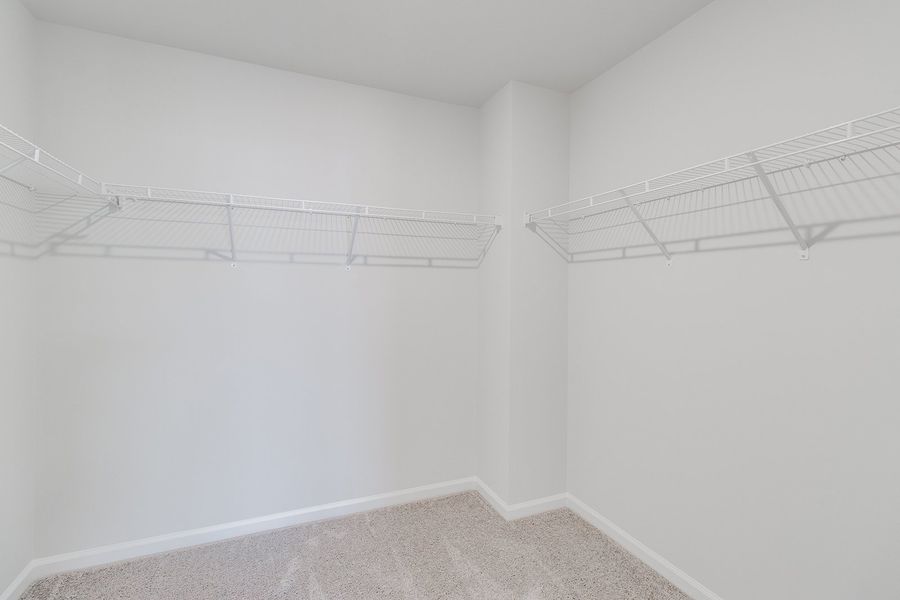 Spacious, unfurnished interior of a new home in Bluefield, Lexington (Image 21).