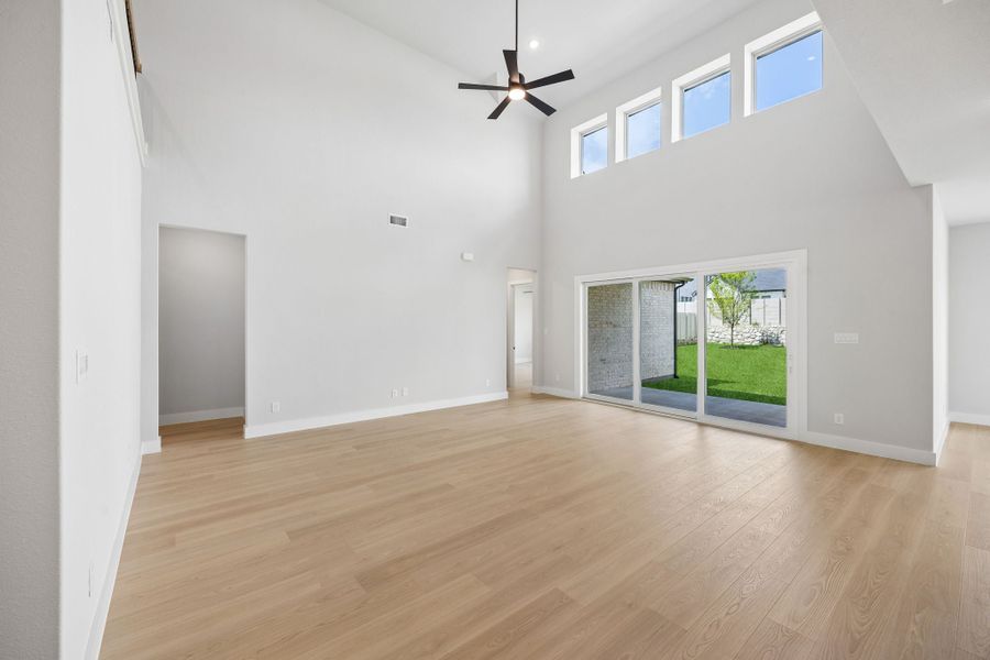 Spacious, unfurnished interior of a new home in Painted Tree Lakeside, McKinney (Image 21).