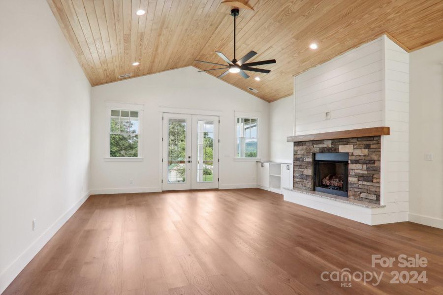 Spacious, unfurnished interior of a new home in , Hendersonville (Image 20). Spacious, unfurnished interior of a new home in , Hendersonville (Image 20).