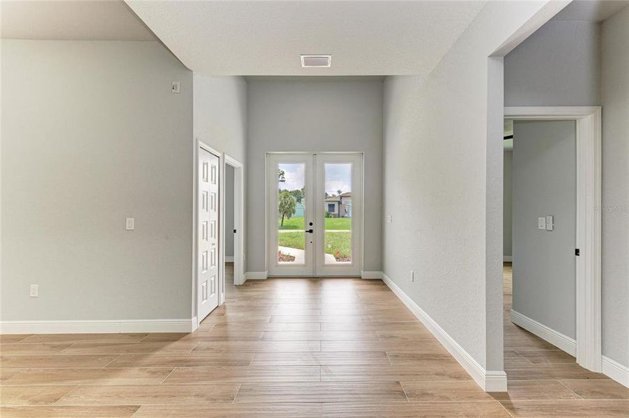 Spacious, unfurnished interior of a new home in , North Port (Image 26).