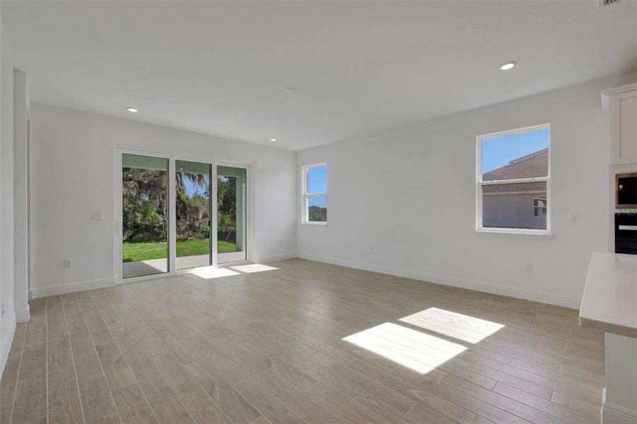 Spacious, unfurnished interior of a new home in Crossroads at Kelly Park, Apopka (Image 24).