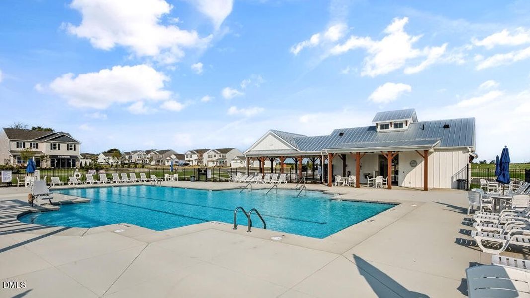 honeycutt-oaks-monument-pool-003