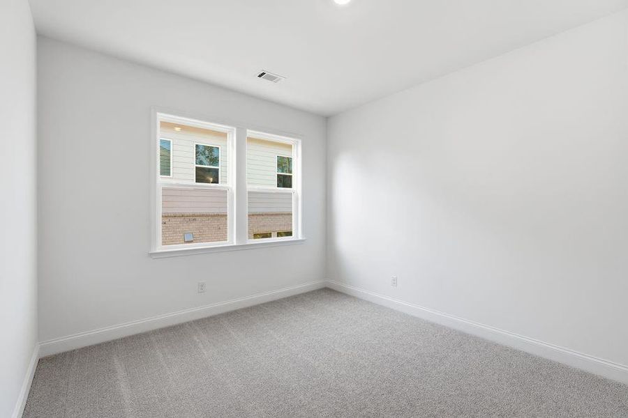 Spacious, unfurnished interior of a new home in Auburn Glen, Dacula (Image 31).