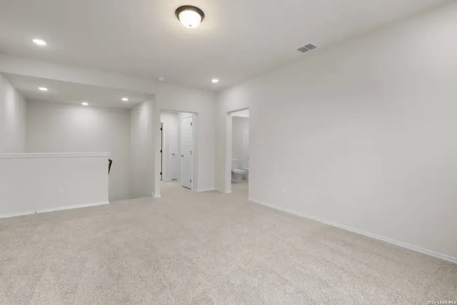 Spacious, unfurnished interior of a new home in Comanche Ridge, San Antonio (Image 32).