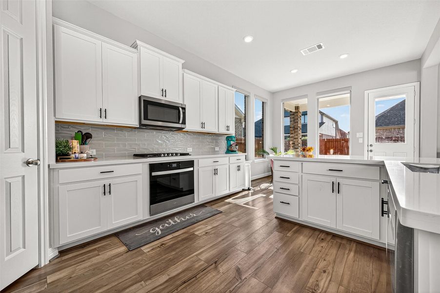 Furnished interior view inside a new home in StoneCreek Estates, Richmond (Image 12). Furnished interior view inside a new home in StoneCreek Estates, Richmond (Image 12).