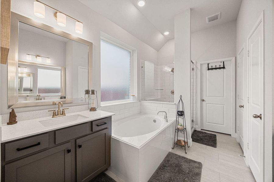 Furnished interior view inside a new home in , Tomball (Image 28).